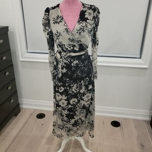 Gorgeous floral wrap dress 90s y2k style
